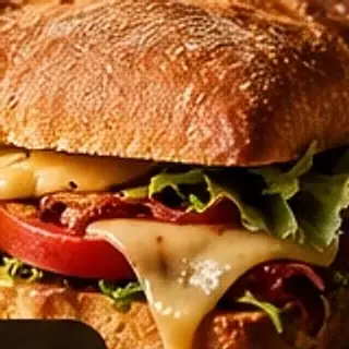Sanduíche no pão rústico tostado com queijo derretido, tomate e folhas